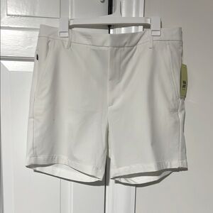 Men’s golf shorts